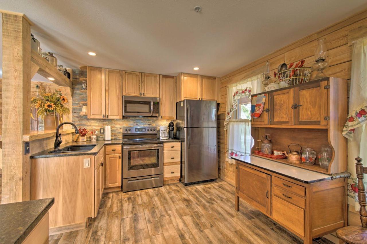Quiet Hollister Cabin Walk To Lake Taneycomo Exterior photo